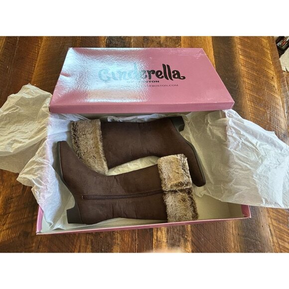 Cinderella Of Boston Brown Micro Suede Boots 2.5M Faux Fur Trim & Box - Picture 1 of 14
